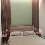 Majena House Неаполь